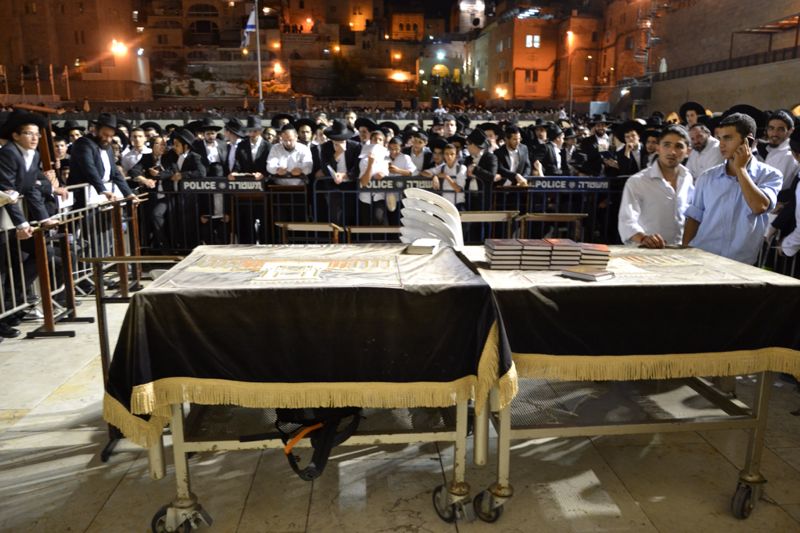 רבבות בעצרת ענק בכותל המערבי לרפואת הגרח"ע