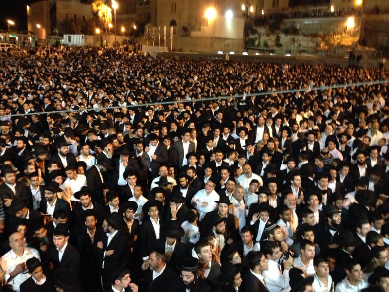 רבבות בעצרת ענק בכותל המערבי לרפואת הגרח"ע