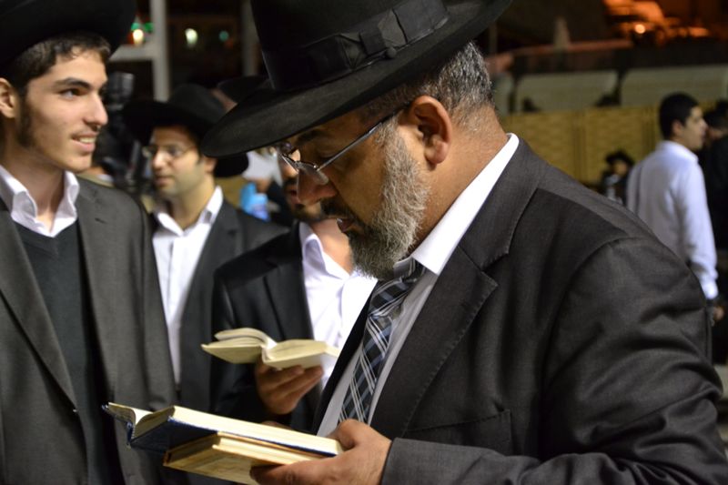 רבבות בעצרת ענק בכותל המערבי לרפואת הגרח"ע