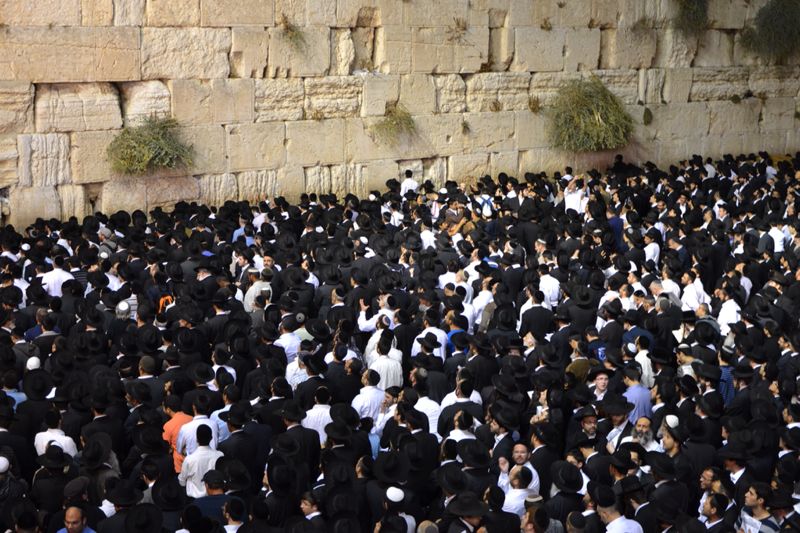 רבבות בעצרת ענק בכותל המערבי לרפואת הגרח"ע