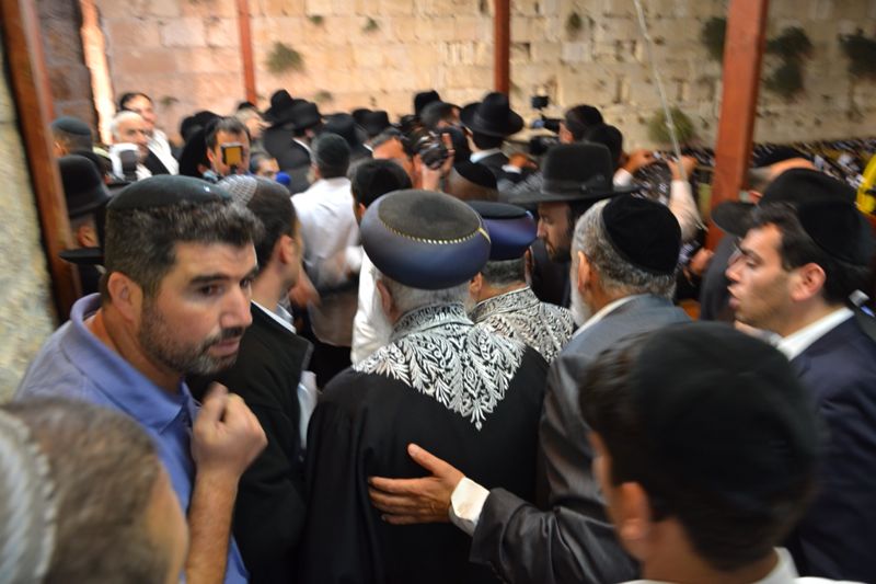 רבבות בעצרת ענק בכותל המערבי לרפואת הגרח"ע