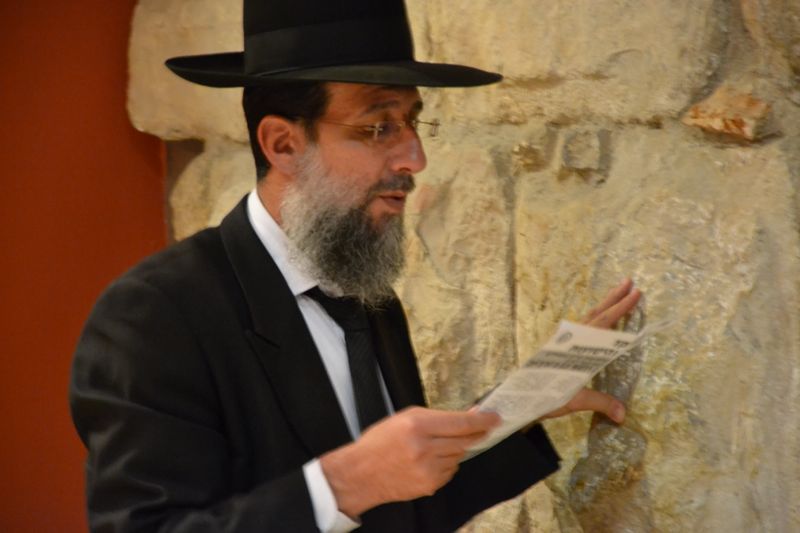 רבבות בעצרת ענק בכותל המערבי לרפואת הגרח"ע