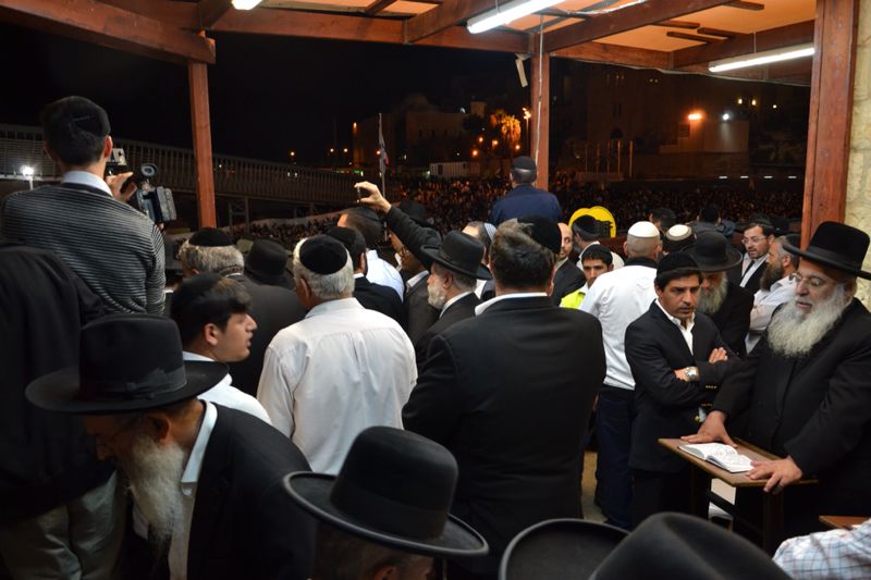 רבבות בעצרת ענק בכותל המערבי לרפואת הגרח"ע