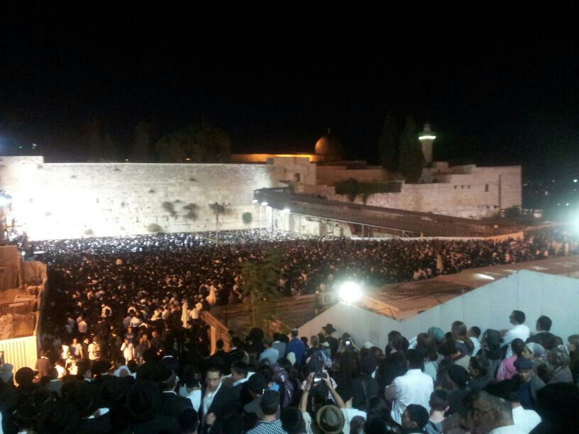 רבבות בעצרת ענק בכותל המערבי לרפואת הגרח"ע