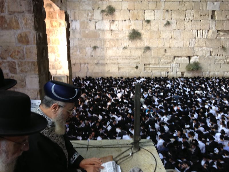 רבבות בעצרת ענק בכותל המערבי לרפואת הגרח"ע