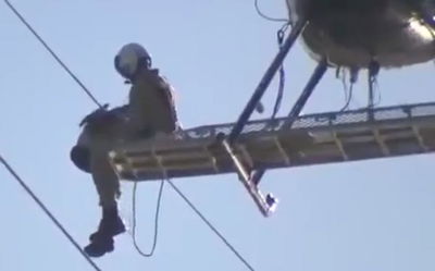 צפו בוידאו: מסוק חילץ שחף מקו מתח גבוה