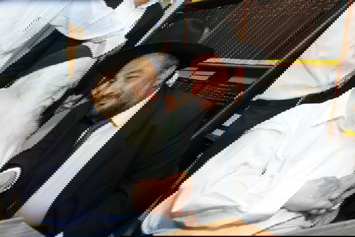 גלריה: אבוטבול הגיע לביקור בבתי גדולי ישראל