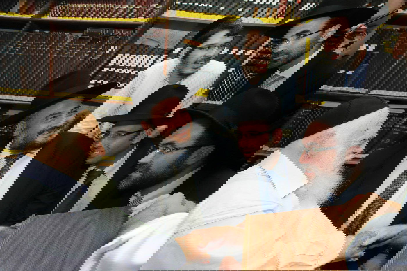 גלריה: אבוטבול הגיע לביקור בבתי גדולי ישראל