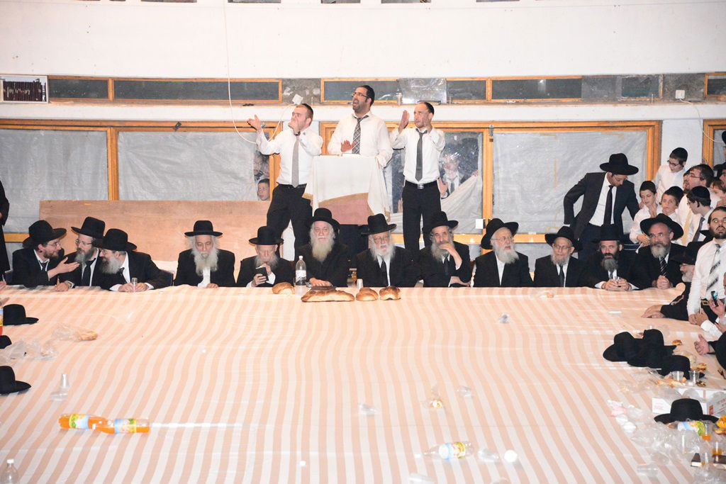 "טיש" ליטאי בישיבת פוניבז' • גלריה