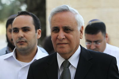 חופשה בת שש שעות בלבד, משה קצב