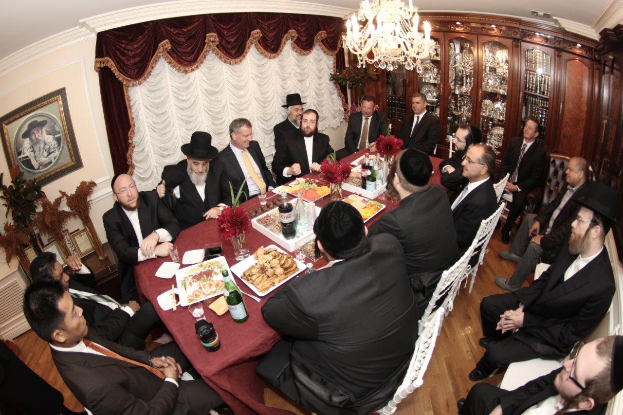 סאטמר מתאחדת סביב ביל דה בלסיו