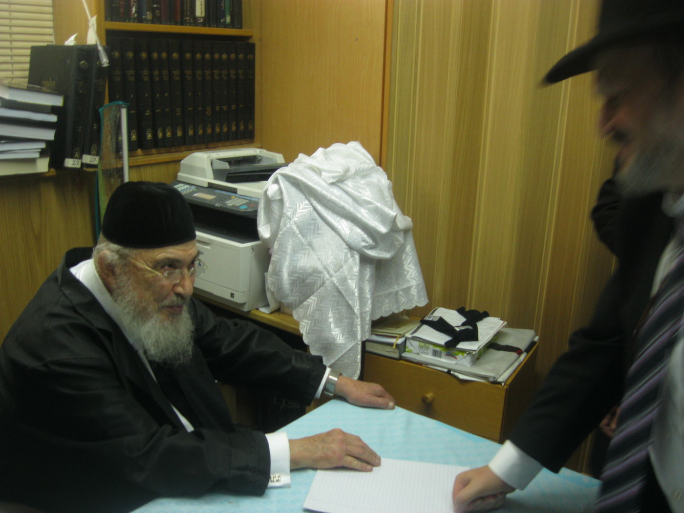 גורמים המזוהים עם 'בני תורה': דברי הגרב"מ אזרחי לא נכונים