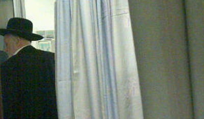 הגר"ש אוירבך בחדרו של מרן הגרח"ע יוסף, הערב