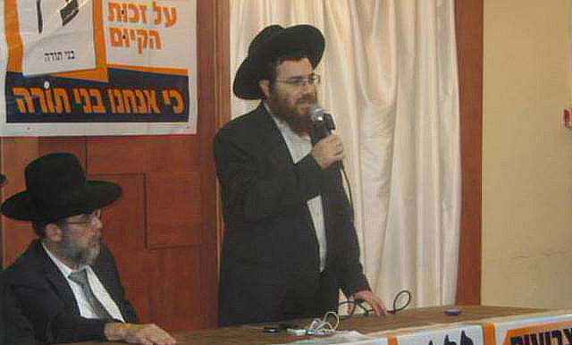 פטרוב בנאומו בכינוס, אמש