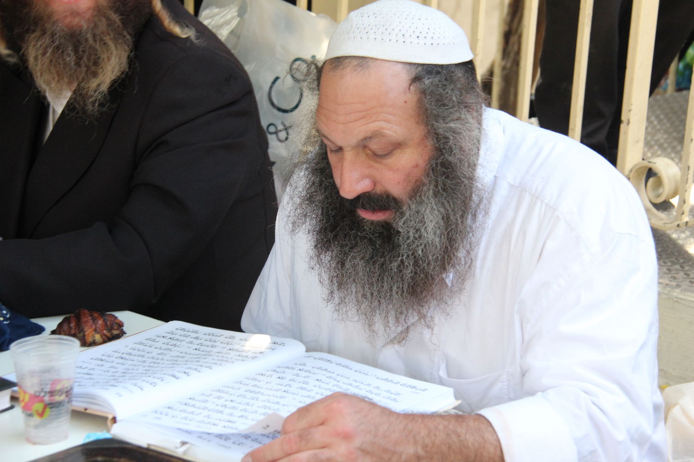 הילולת שמעון הצדיק: אלפים העתירו על הגרח"ע יוסף