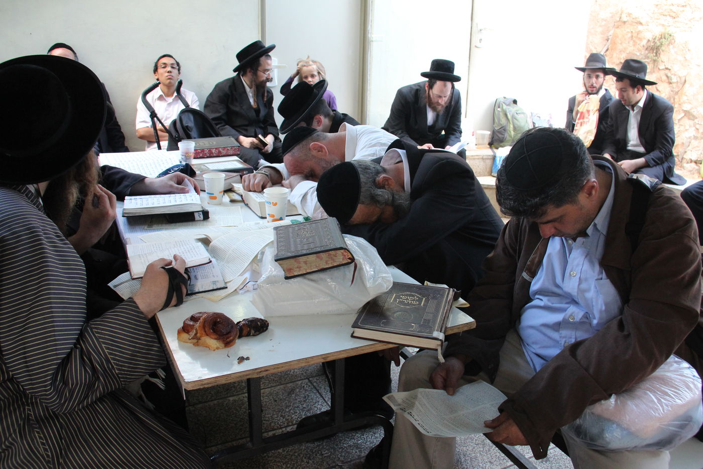 הילולת שמעון הצדיק: אלפים העתירו על הגרח"ע יוסף