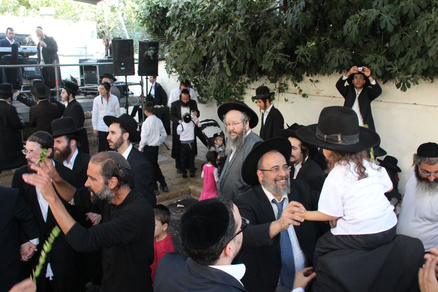 הילולת שמעון הצדיק: אלפים העתירו על הגרח"ע יוסף