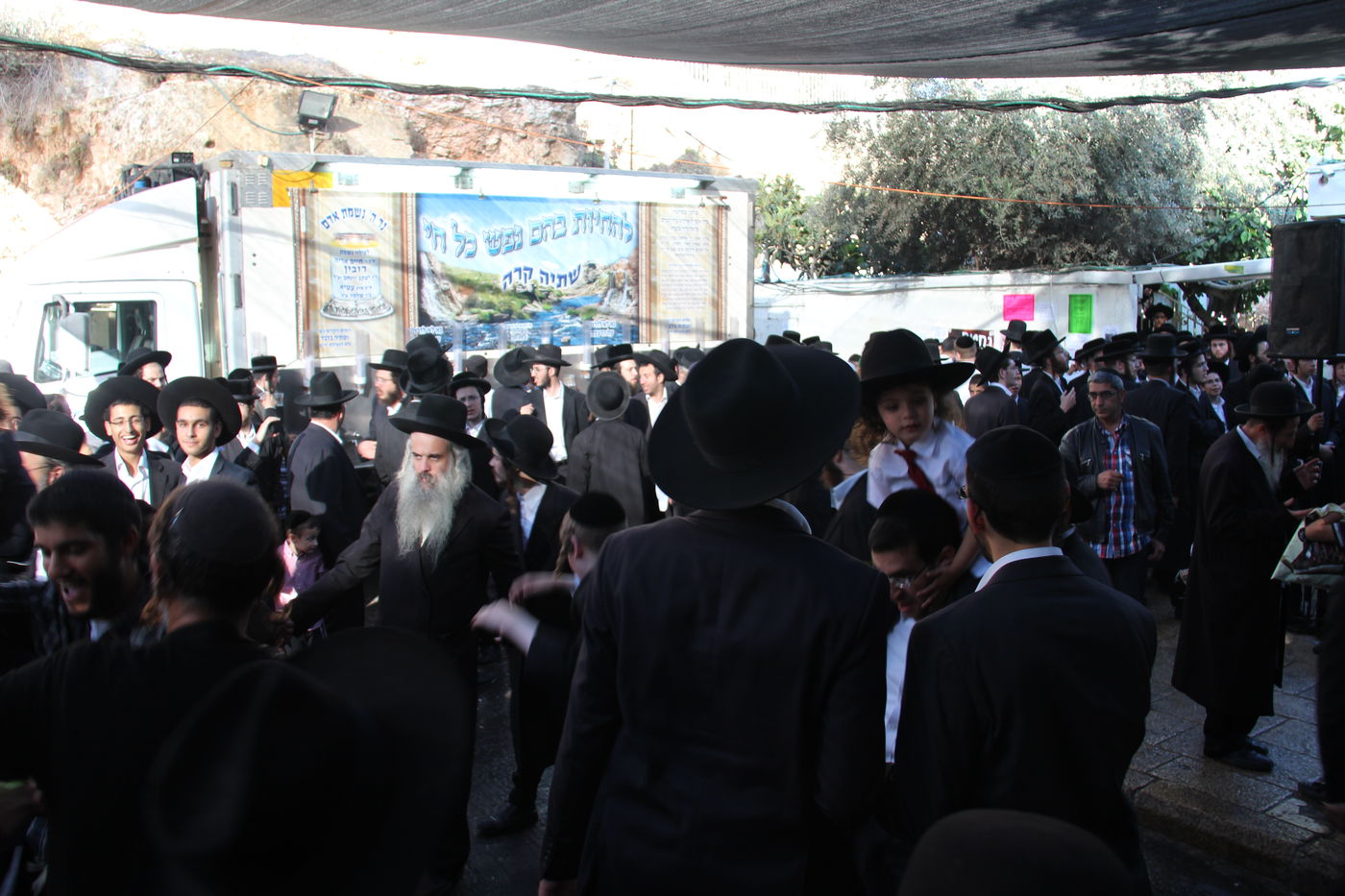 הילולת שמעון הצדיק: אלפים העתירו על הגרח"ע יוסף