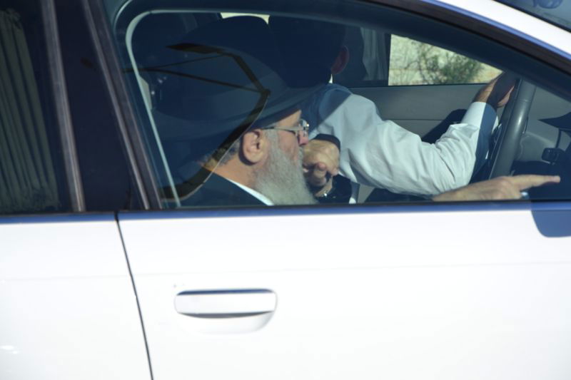 מיטת פוסק הדור עזבה את 'שמגר'