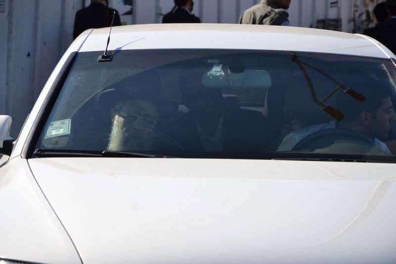 מיטת פוסק הדור עזבה את 'שמגר'