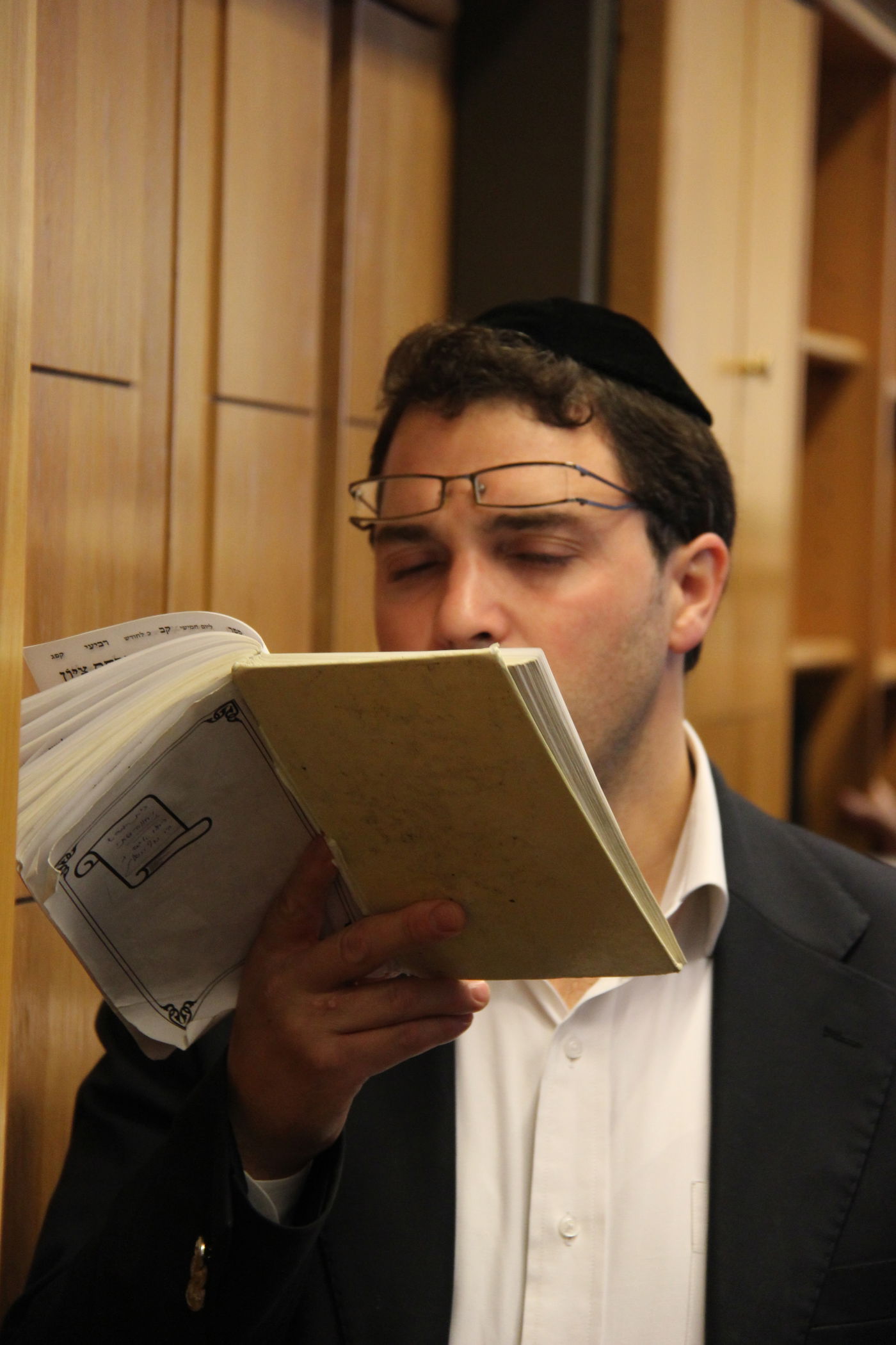 'יחווה דעת': תפילה לרפואת מרן הרב חיים עובדיה יוסף