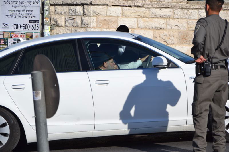 מיטת פוסק הדור עזבה את 'שמגר'