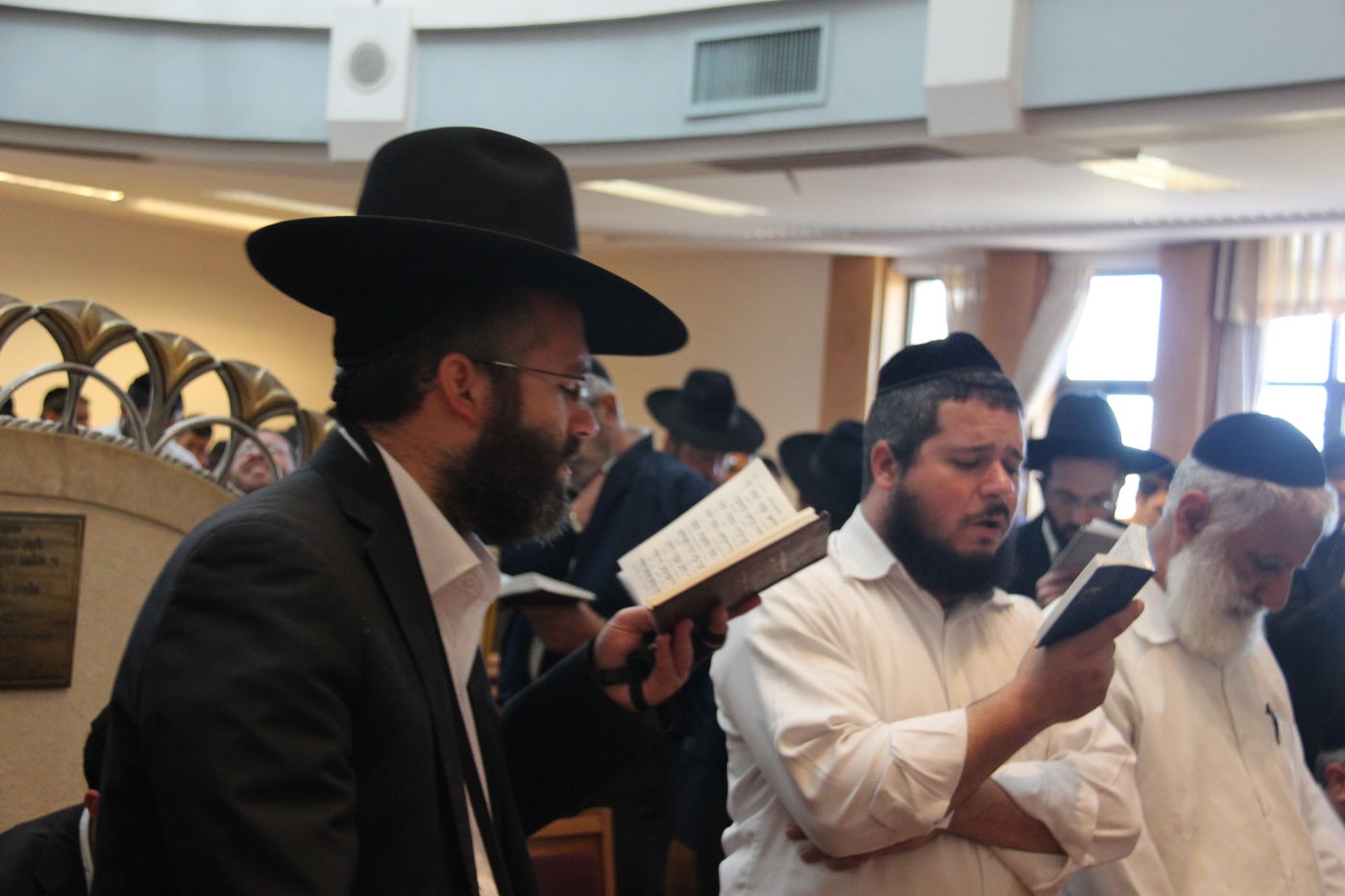 'יחווה דעת': תפילה לרפואת מרן הרב חיים עובדיה יוסף