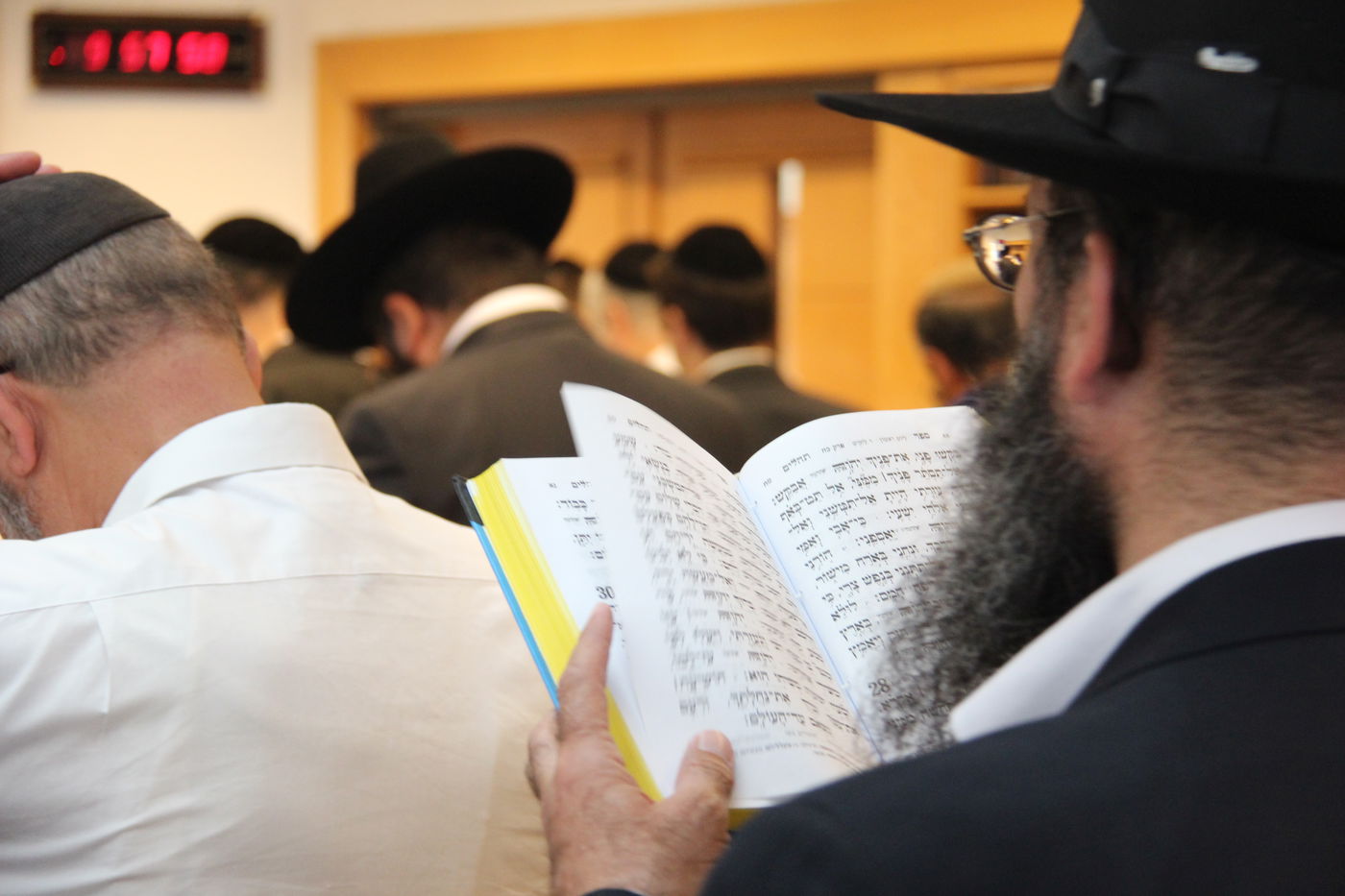 'יחווה דעת': תפילה לרפואת מרן הרב חיים עובדיה יוסף