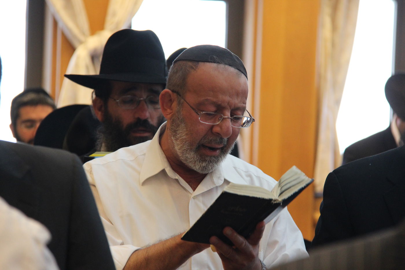 'יחווה דעת': תפילה לרפואת מרן הרב חיים עובדיה יוסף