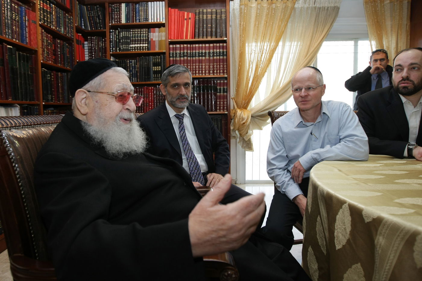 מרן פוסק הדור הגאון רבי עובדיה יוסף זצוק"ל • תמונות חייו