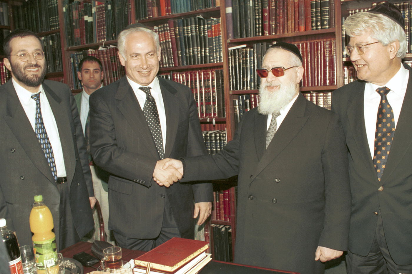 מרן פוסק הדור הגאון רבי עובדיה יוסף זצוק"ל • תמונות חייו