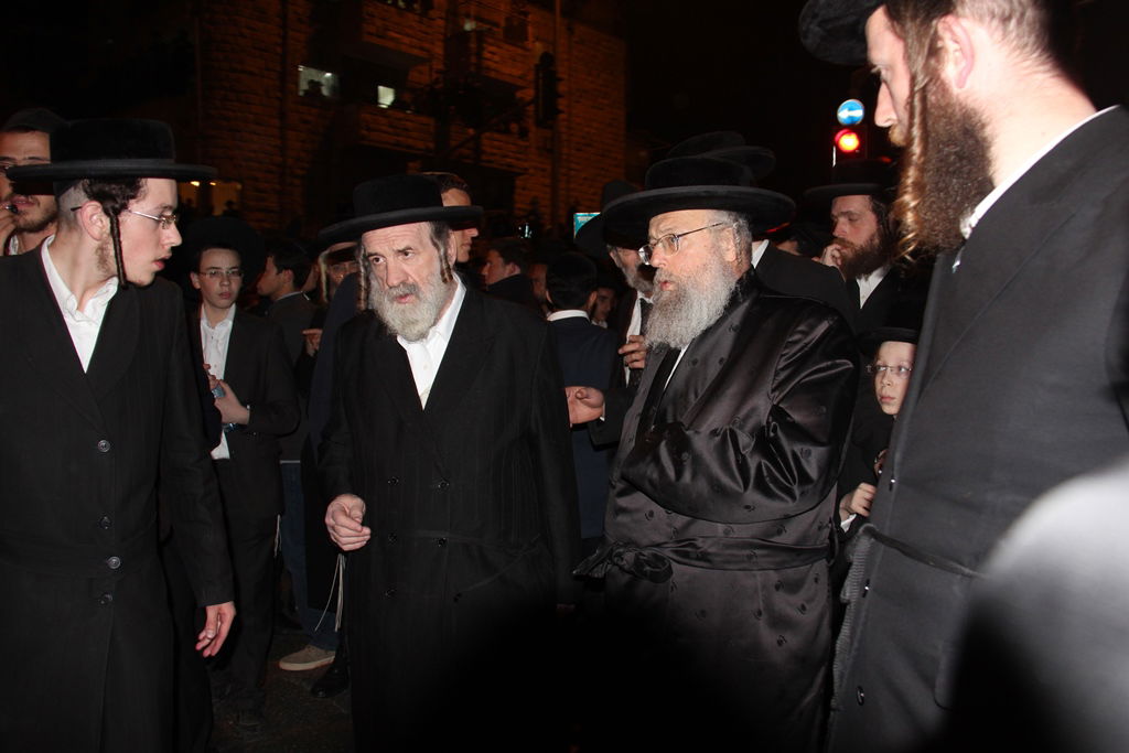 כמיליון איש נפרדו ממרן הרב עובדיה