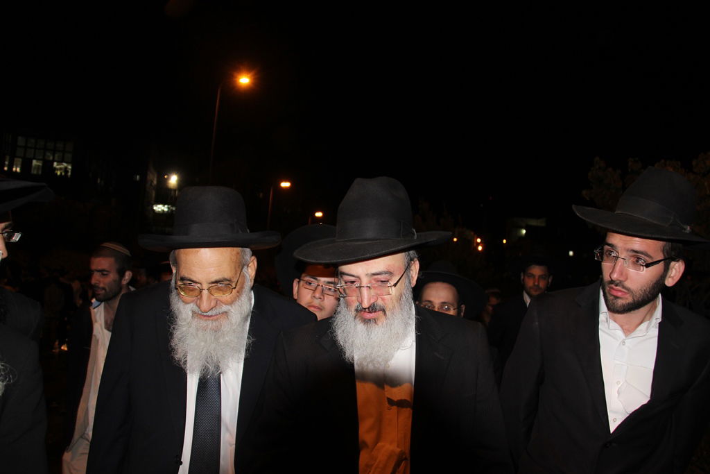 כמיליון איש נפרדו ממרן הרב עובדיה