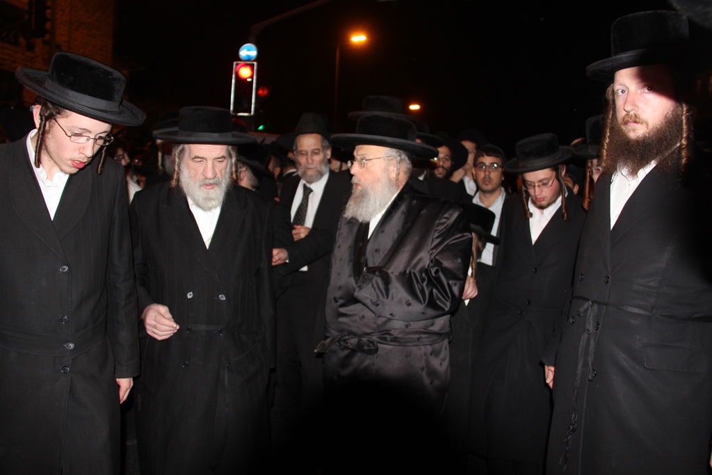 כמיליון איש נפרדו ממרן הרב עובדיה