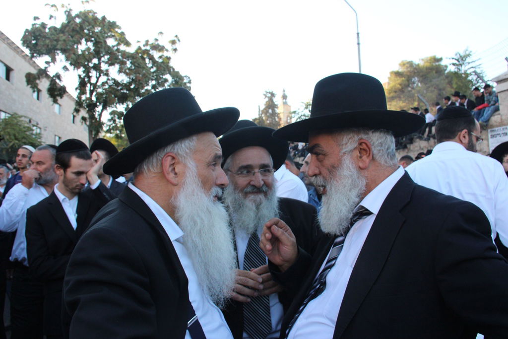 כמיליון איש נפרדו ממרן הרב עובדיה