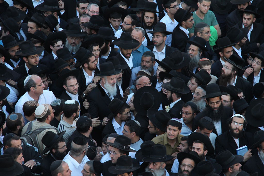 כמיליון איש נפרדו ממרן הרב עובדיה