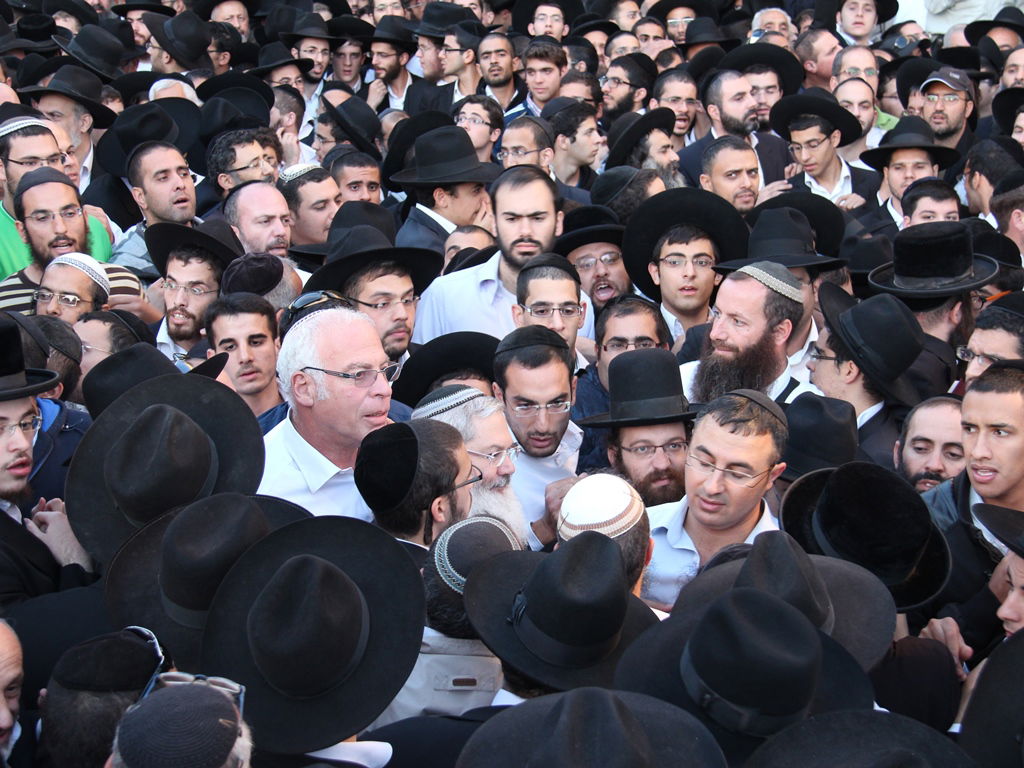 כמיליון איש נפרדו ממרן הרב עובדיה