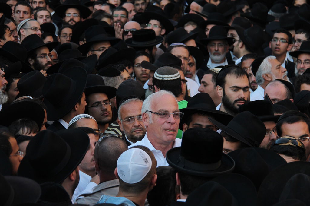 כמיליון איש נפרדו ממרן הרב עובדיה