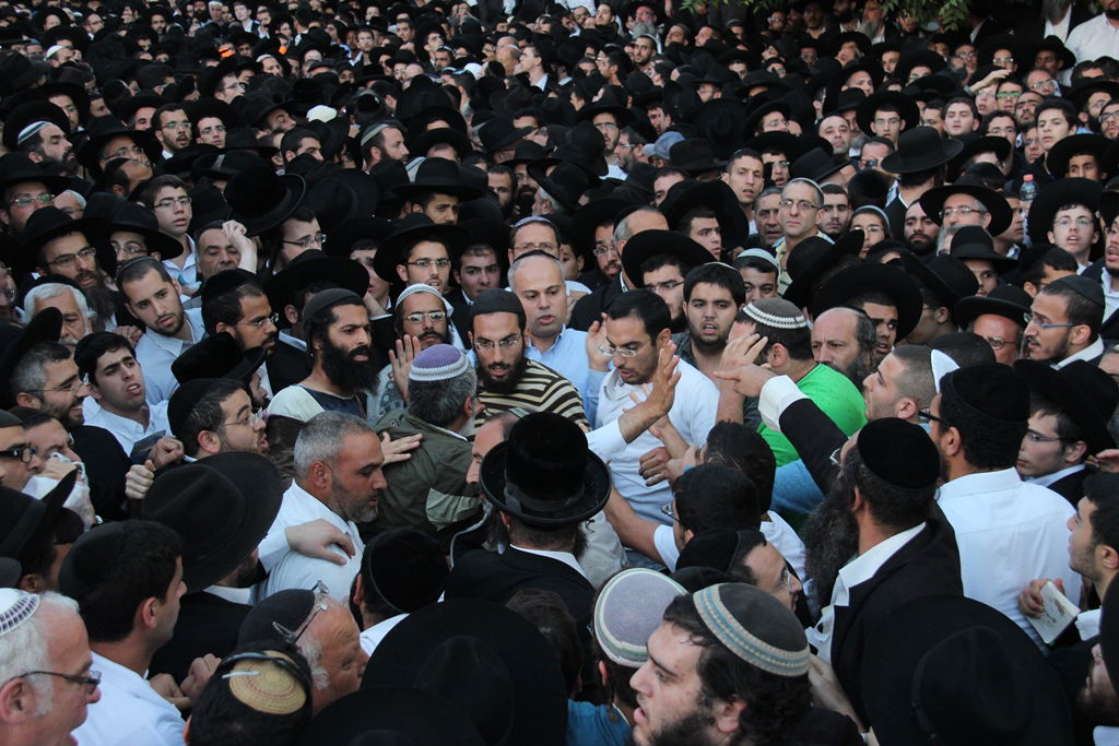 כמיליון איש נפרדו ממרן הרב עובדיה