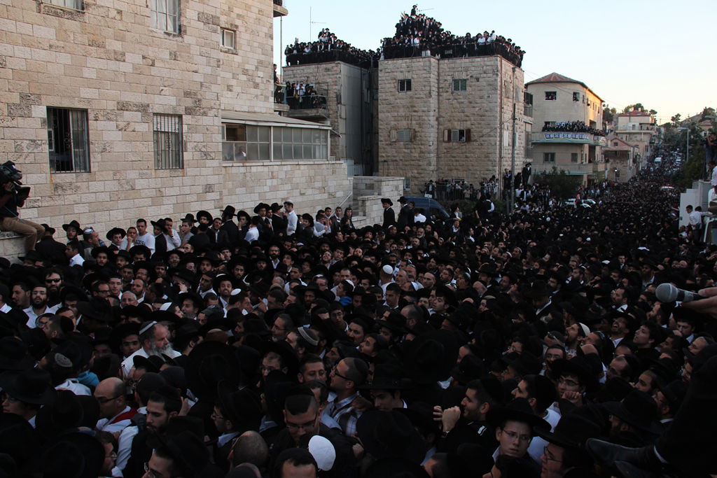כמיליון איש נפרדו ממרן הרב עובדיה