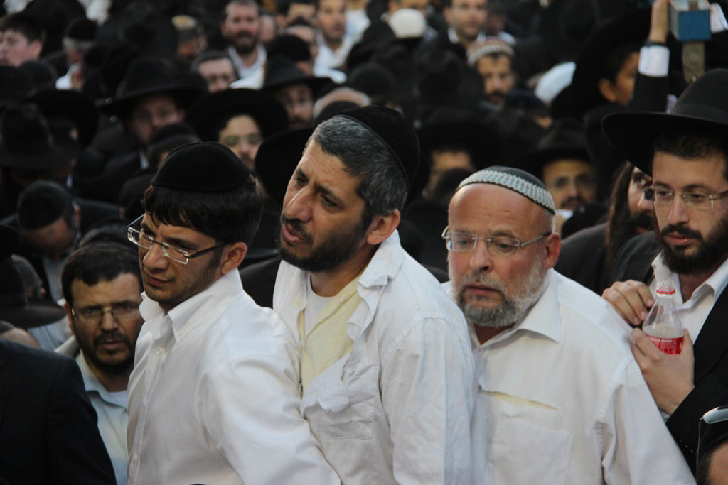 כמיליון איש נפרדו ממרן הרב עובדיה