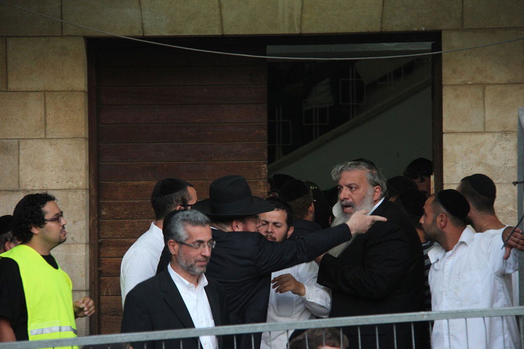 כמיליון איש נפרדו ממרן הרב עובדיה