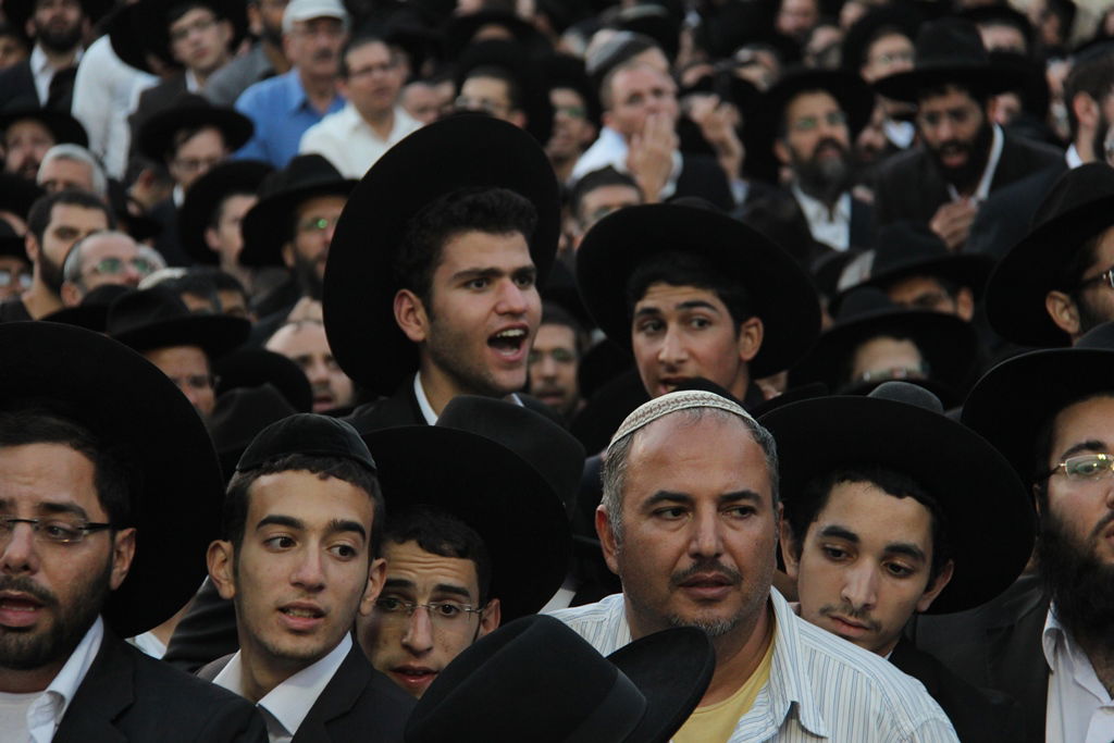 כמיליון איש נפרדו ממרן הרב עובדיה