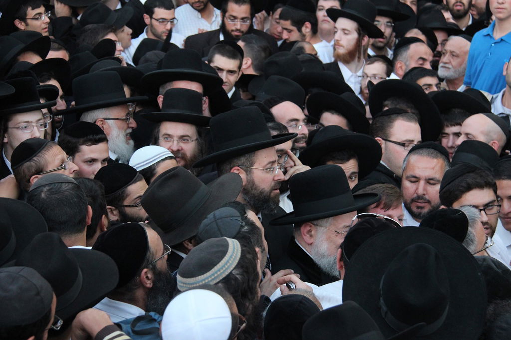 כמיליון איש נפרדו ממרן הרב עובדיה