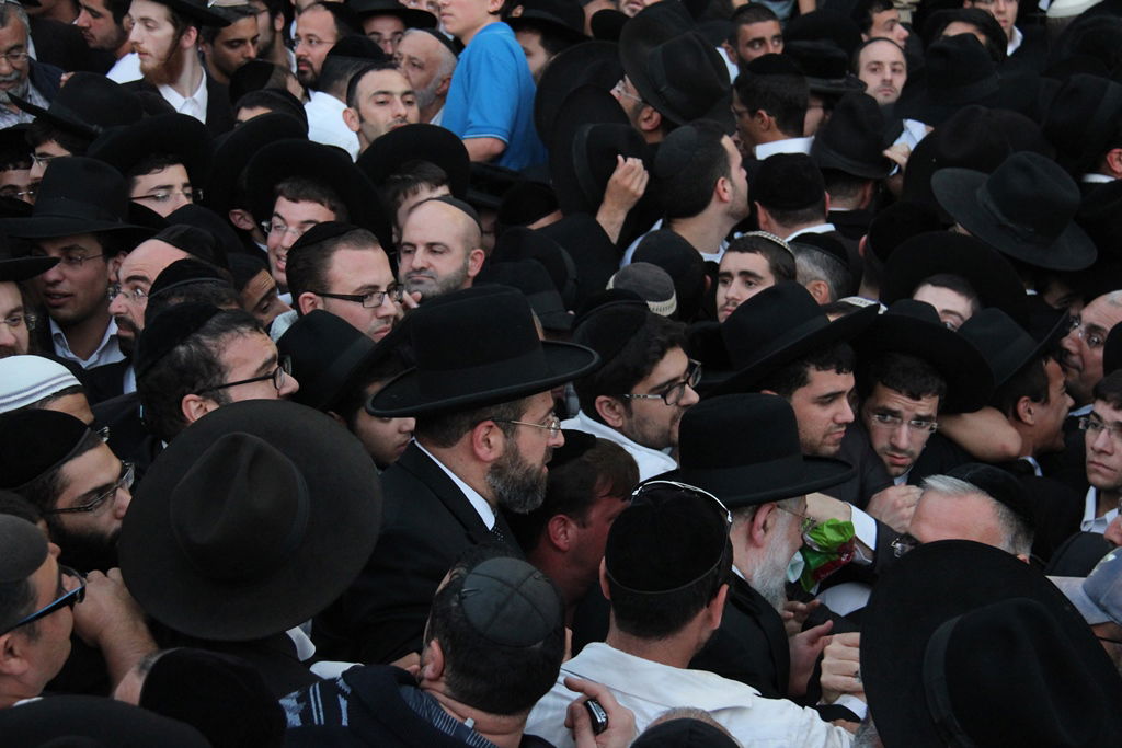 כמיליון איש נפרדו ממרן הרב עובדיה