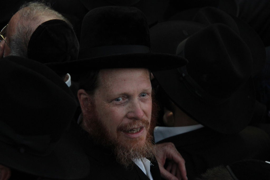 כמיליון איש נפרדו ממרן הרב עובדיה