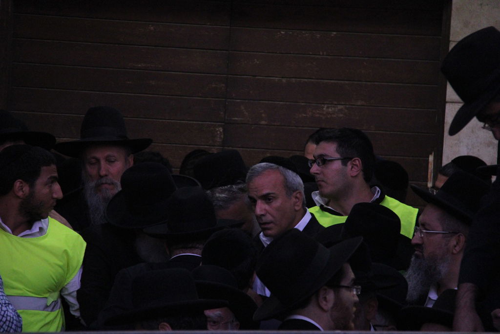 כמיליון איש נפרדו ממרן הרב עובדיה