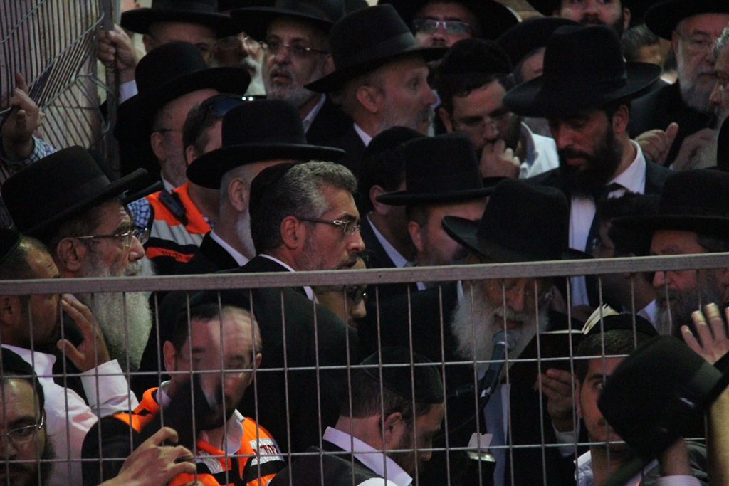 כמיליון איש נפרדו ממרן הרב עובדיה