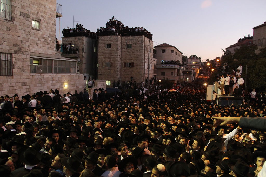 כמיליון איש נפרדו ממרן הרב עובדיה