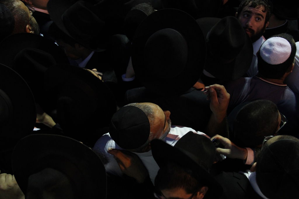 כמיליון איש נפרדו ממרן הרב עובדיה